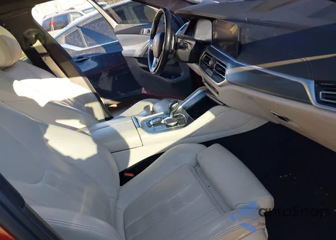 2021 BMW X6 xDrive40I z USA, uszkodzony, nr VIN 5UXCY6C07M9E34441